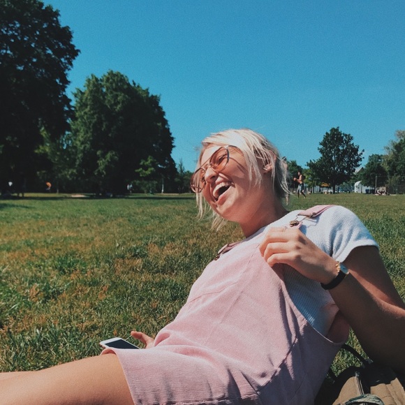 Meet your Posher, Emily - Picture 1 of 1